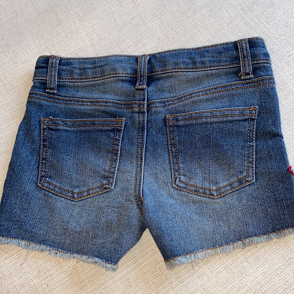 Girls Denim shorts 6-7  ❤️ for lower price & shipping cost or bundle & offer - Picture 4 of 5